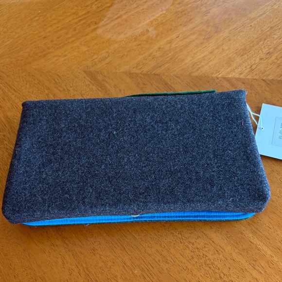 NWT Shiraleah Grey Wool Felt Clutch-Green & Blue Floral Applique,  Blue Lining - Picture 3 of 10